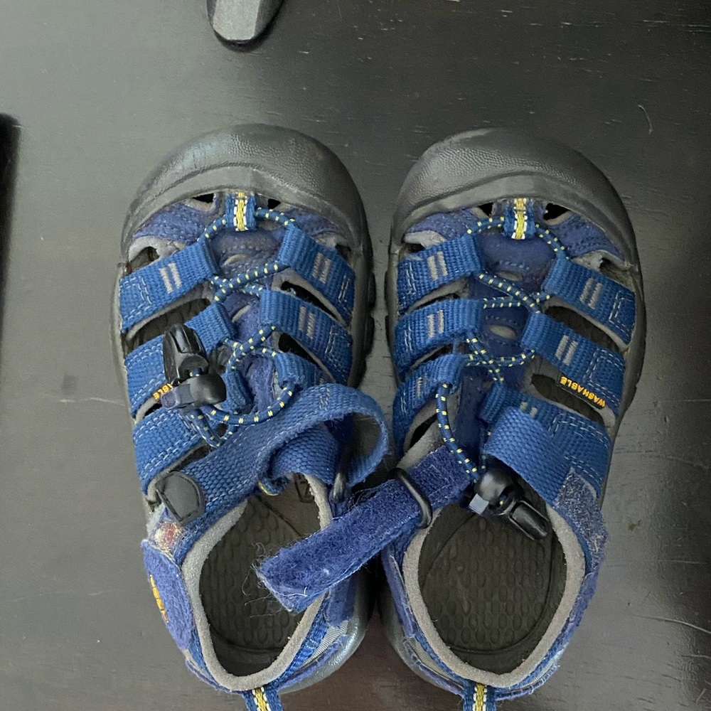 Little Boys blue Keen size 7